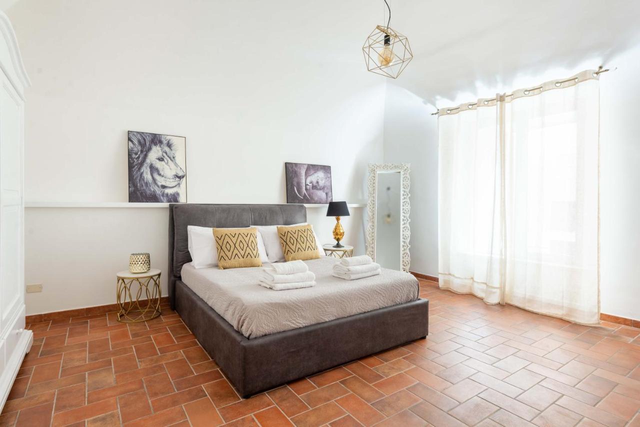 Navona 7 *